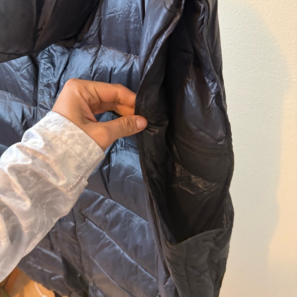 Men's Black Puffer Vest - Picture 6 of 14